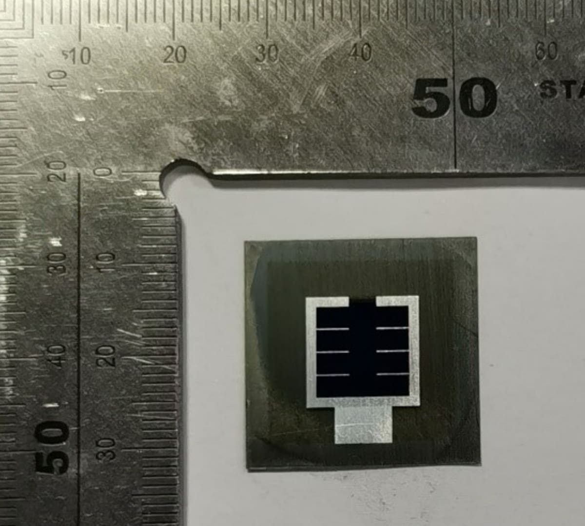 Chinese Scientists Hit 33% Solar Cell Efficiency Record