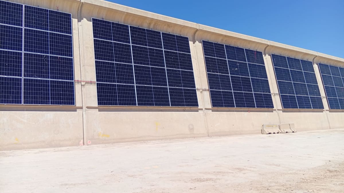 Valencia Installs Solar Panels on Port Breakwaters