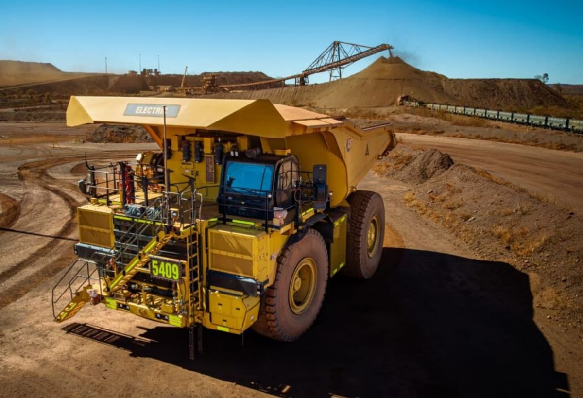 Mining Giants Test Electric Trucks in Australian Desert - Image 3