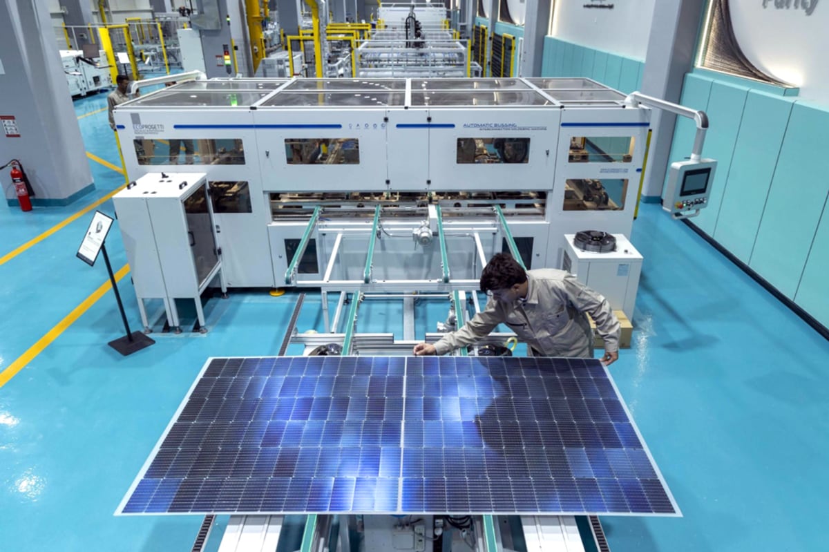 Iraq Opens First Solar Panel Factory in Karbala