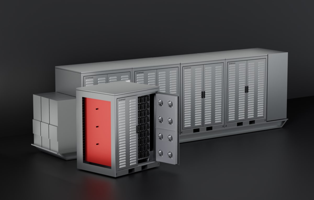 Modern data center server racks with efficient power distribution technology and cooling systems