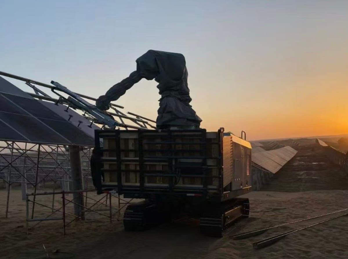 9-Ton Solar Robot Builds Power Plant in Algerian Desert