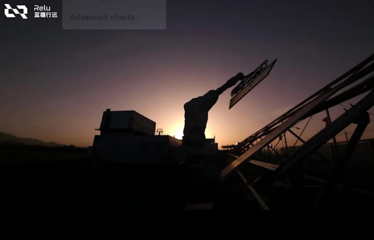 9-Ton Solar Robot Builds Power Plant in Algerian Desert - Image 5