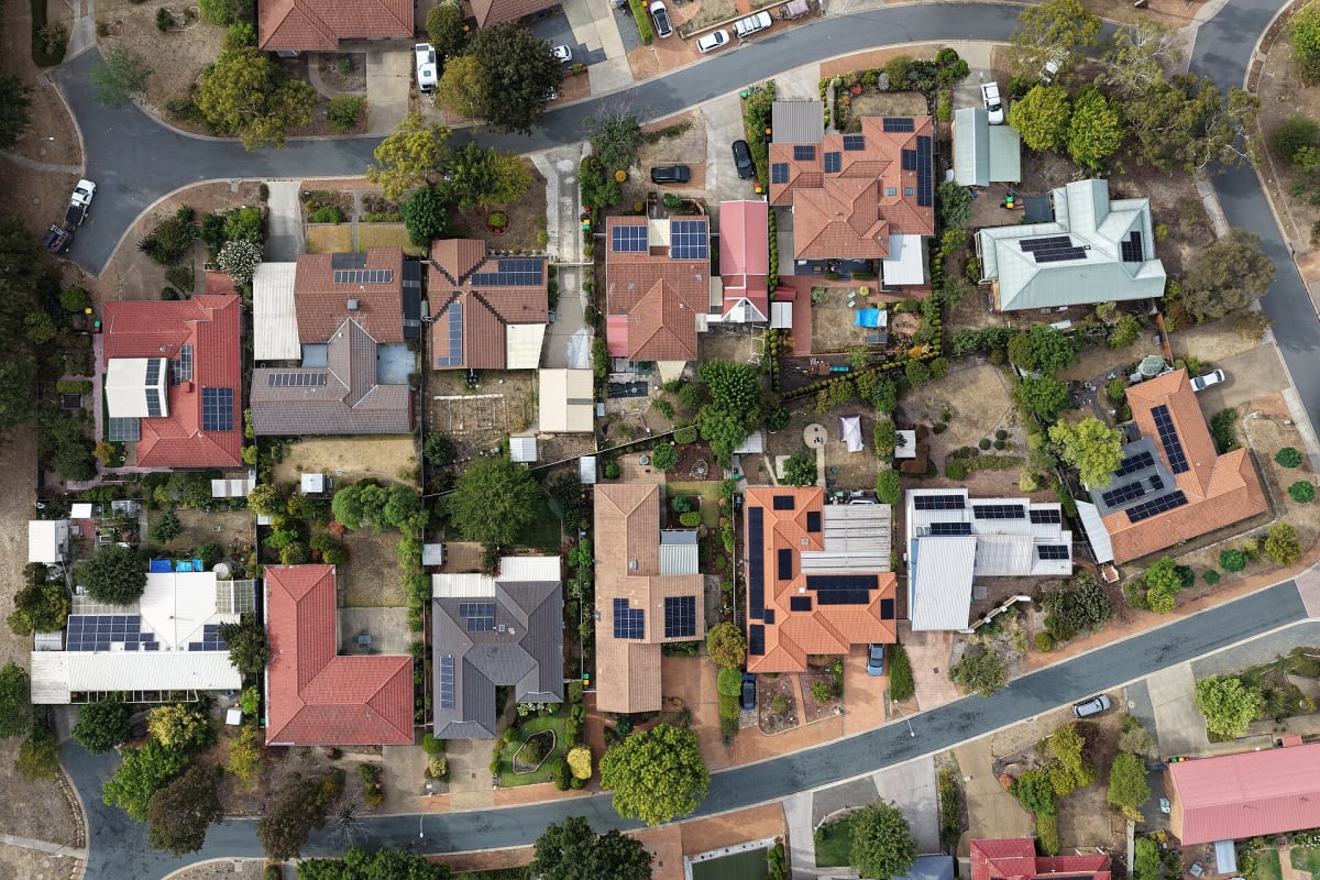 Australia Offers Free Midday Power to Tackle Solar Surplus