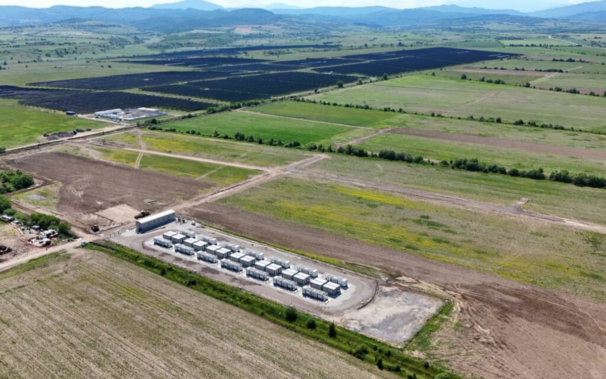 Romania Powers Up Giant Solar Farm With Battery Storage - Image 3
