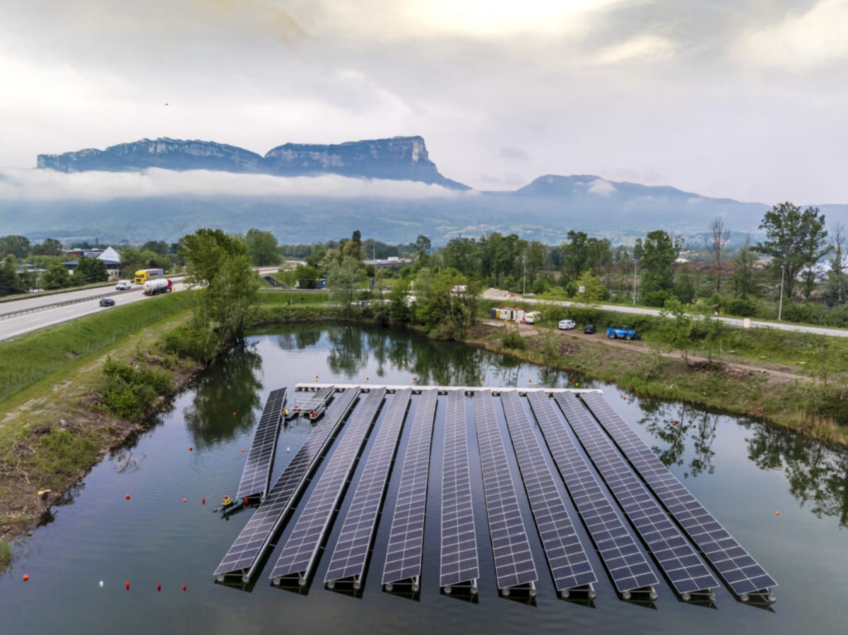French Firm Makes Solar Panels Float With Mobile Factories - Image 4