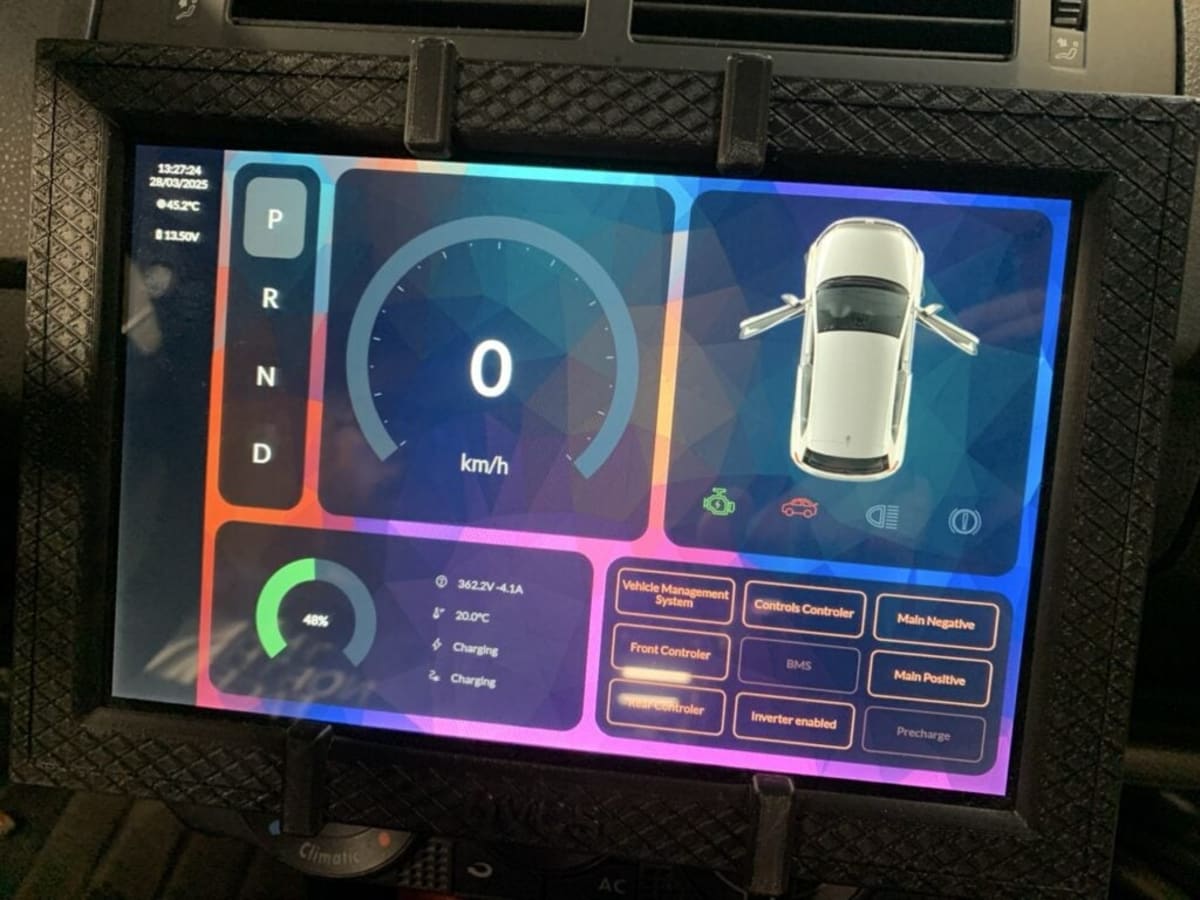 Team Builds Electric Car from Mismatched Parts Using $50 PC - Image 4