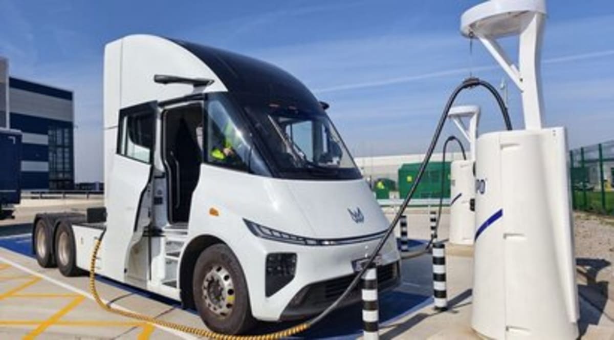Electric Truck Charges 250 Miles in 42 Minutes in UK First