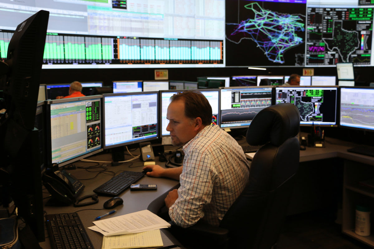 ERCOT power grid control room monitors showing solar and battery performance during Texas heat wave