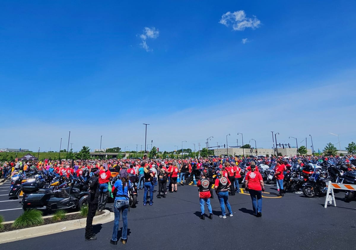 1,433 Women Riders Break World Record in Rockford
