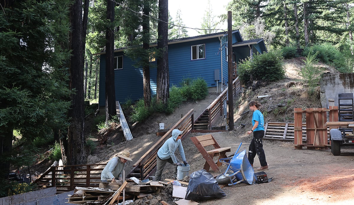 Volunteers Rebuild California Home 6 Years After Wildfire - Image 3