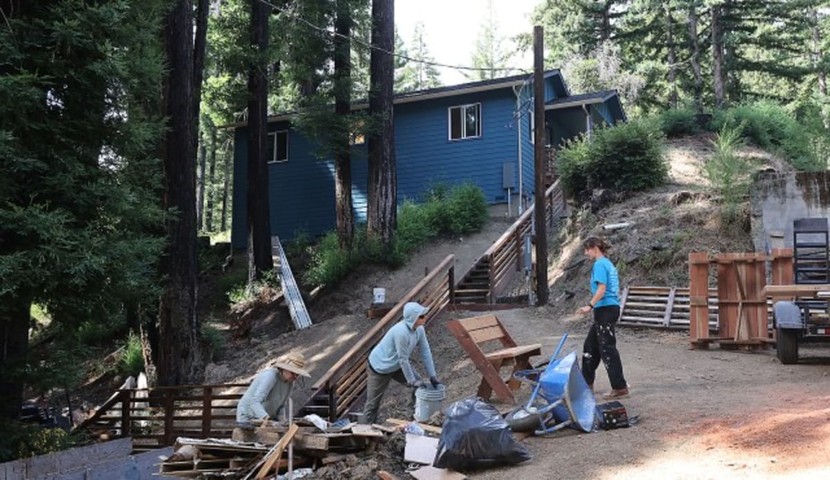 Volunteers Rebuild California Home 6 Years After Wildfire - Image 2