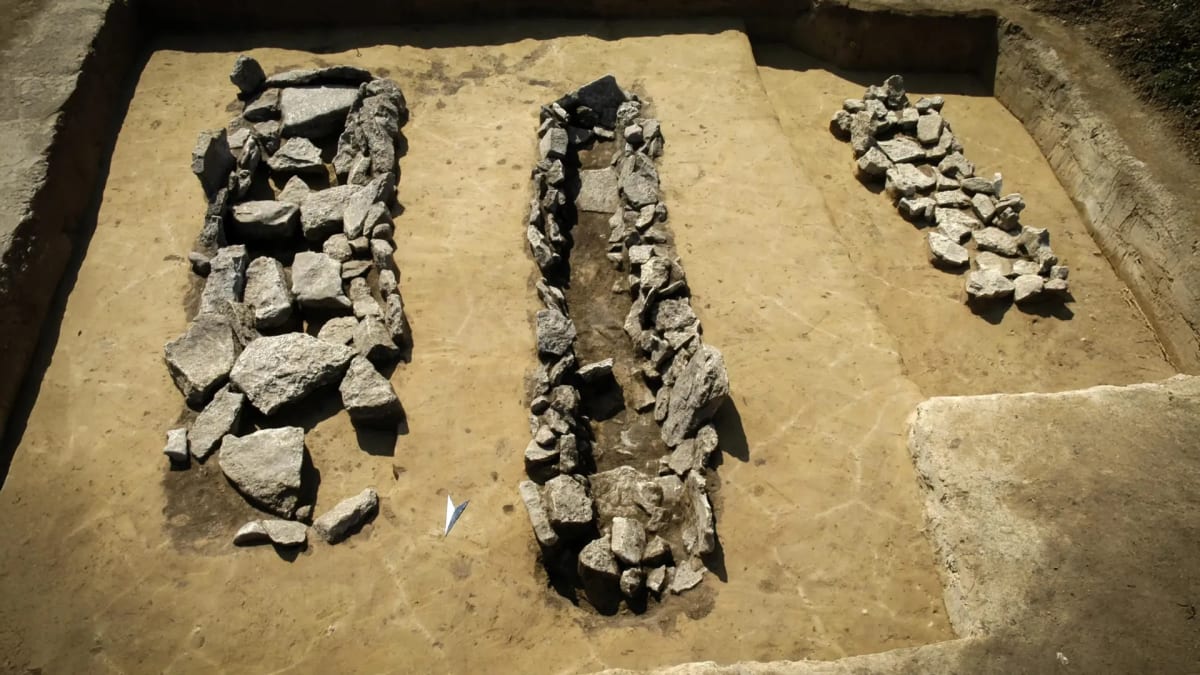 Bronze Age Graves Reveal 3,000 Years of Resilient Communities