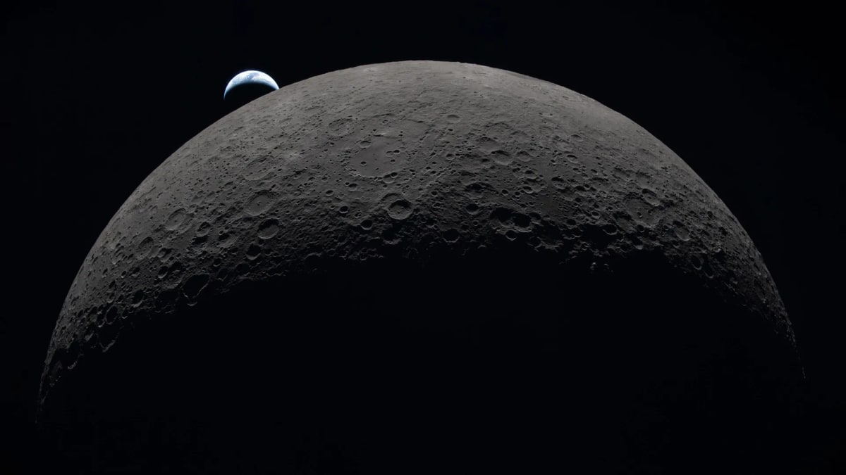 NASA: Earth Microbes Could Survive on the Moon
