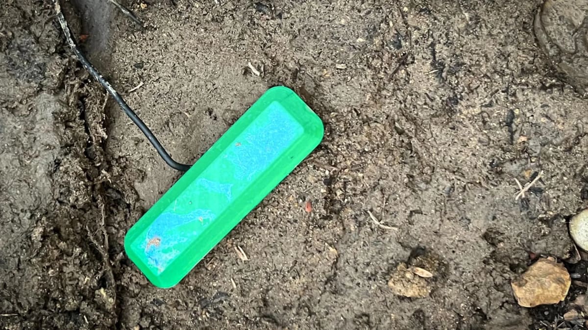 Scientists Turn Dirt Into Power for Underground Sensors