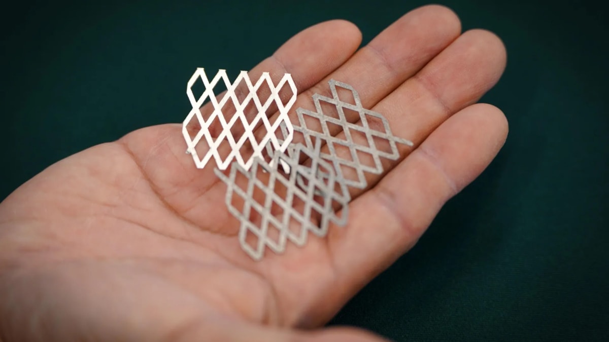 New Steel Cuts Green Hydrogen Costs by 98%