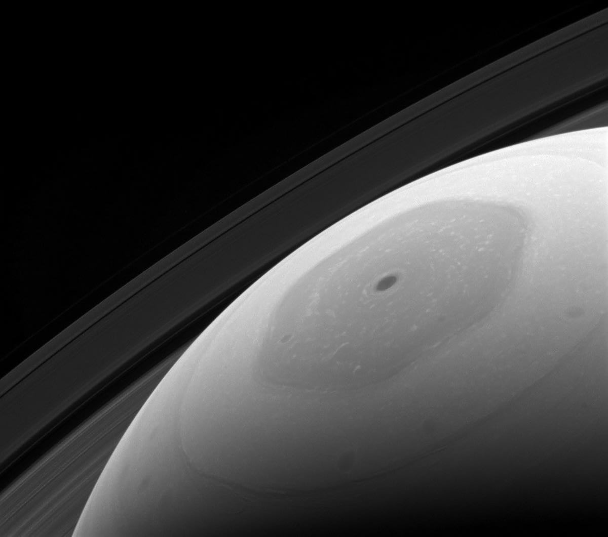 Saturn Grows Mysterious 10-Sided Storm at South Pole - Image 4
