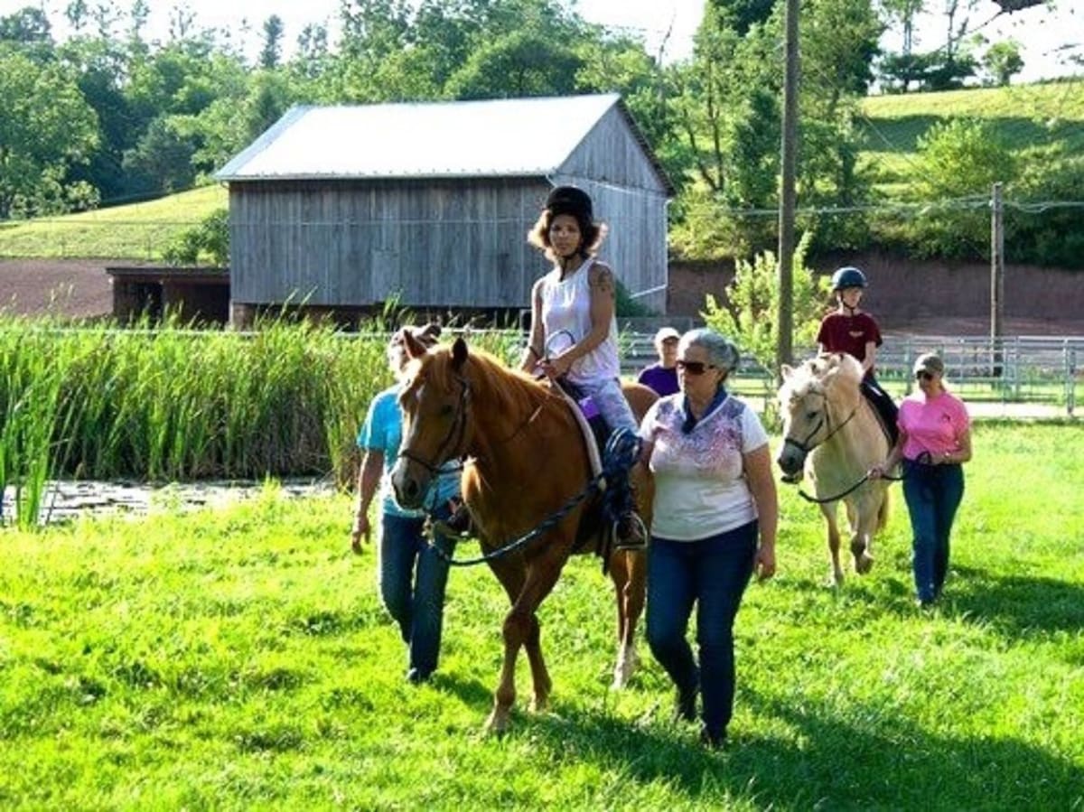 Horses & Horizons Seeks Volunteers for Therapy Rides