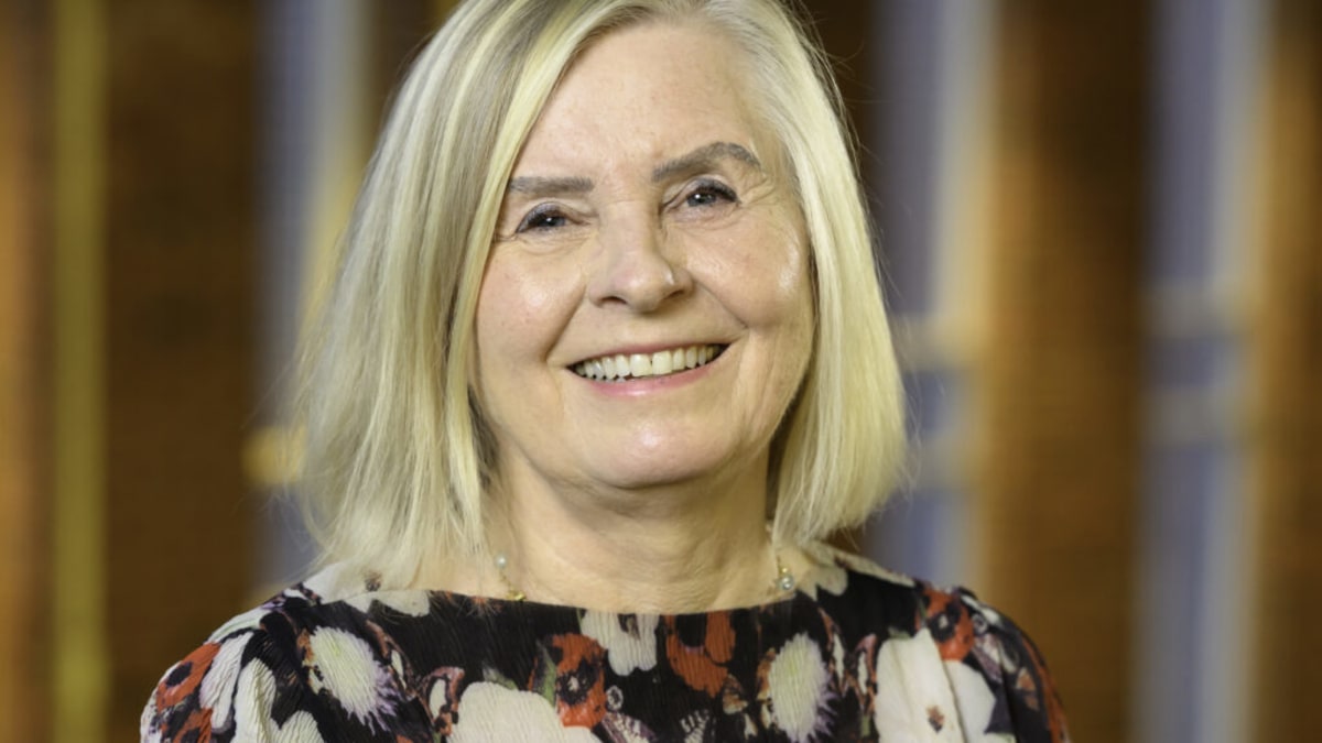 Scientist Cuddles Mice to Unlock Brain's Cleaning System