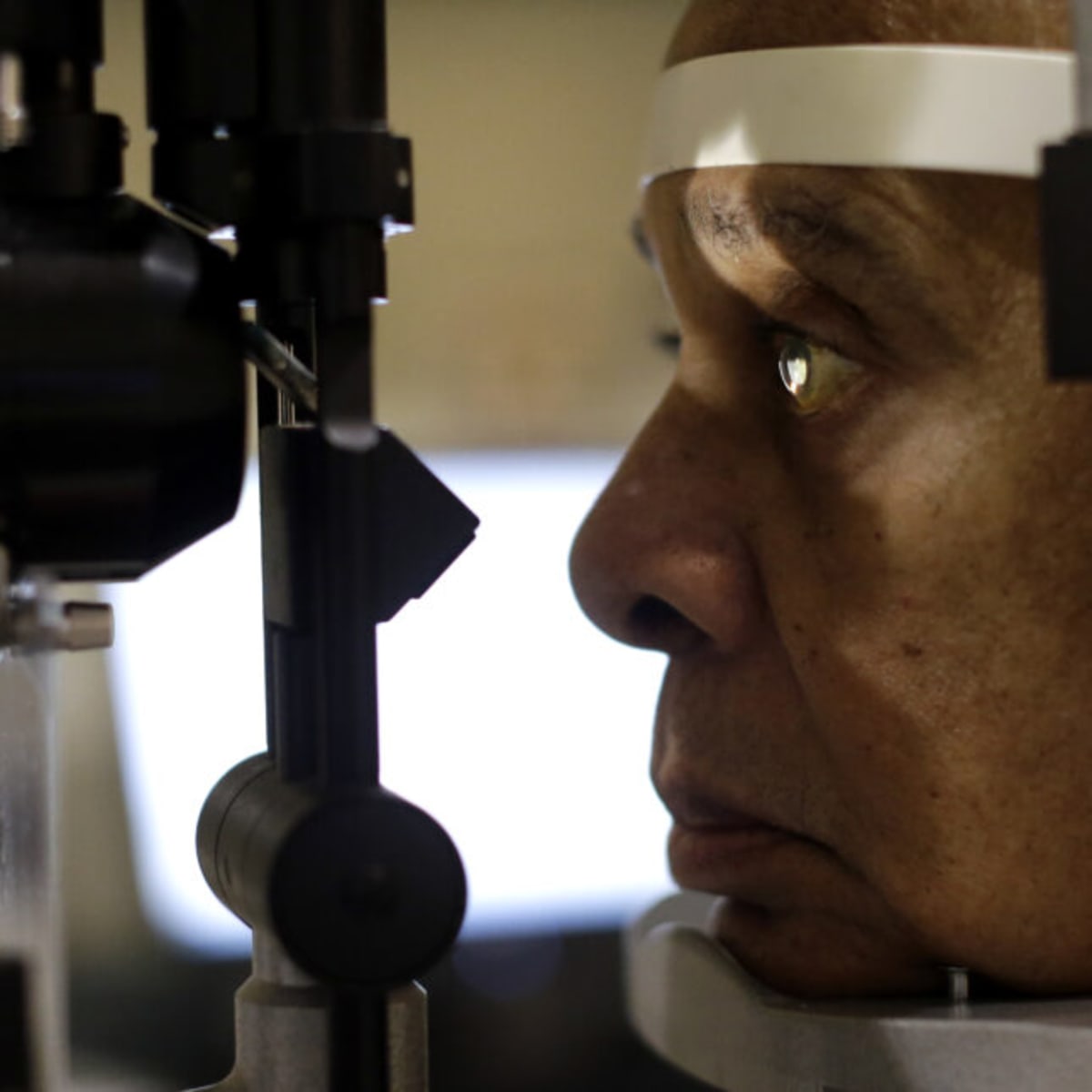 Smart Contact Lens Monitors Glaucoma, Delivers Meds Automatically - Image 2