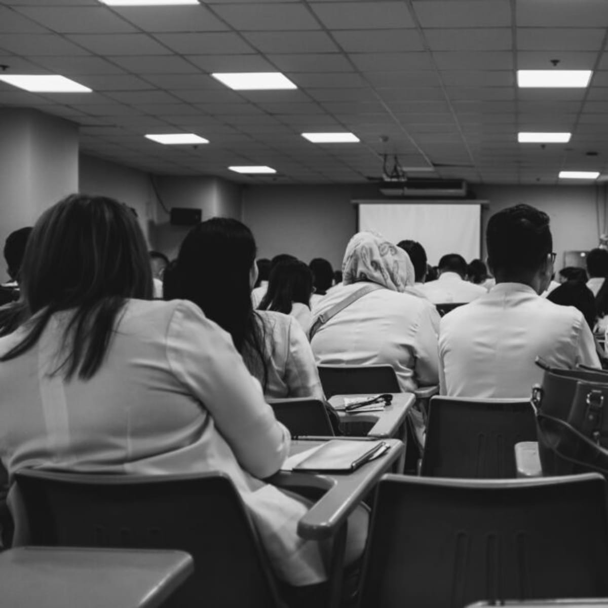 73-Year-Old Nurse Becomes Doctor After 50-Year Dream - Image 2