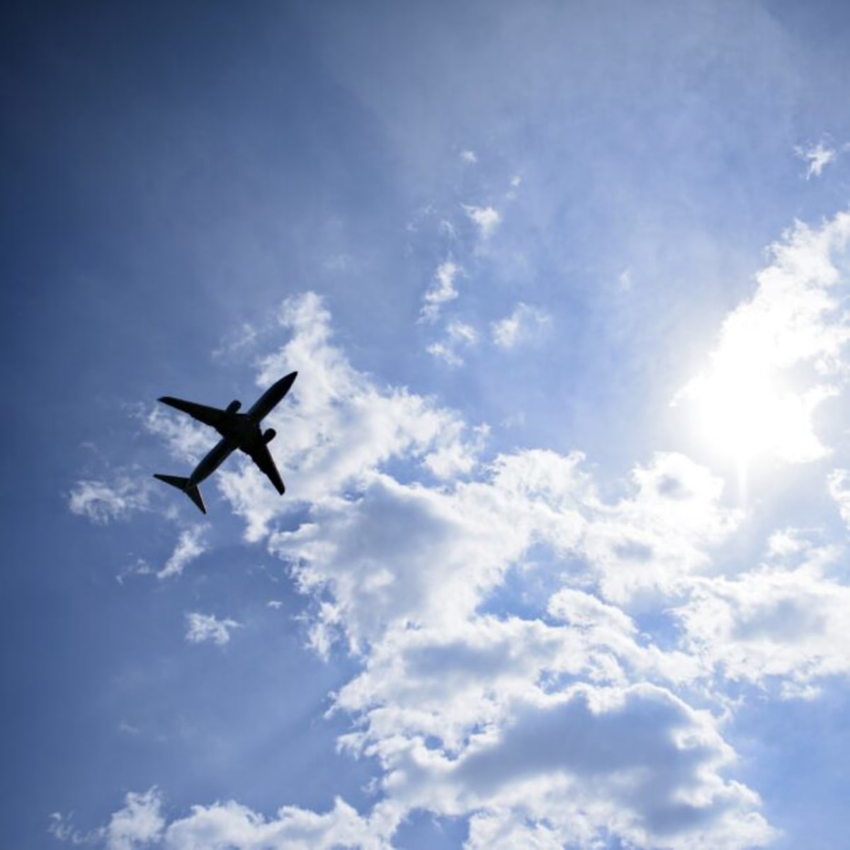 Airlines Quietly Depend on Volunteer Doctors Every Day - Image 2