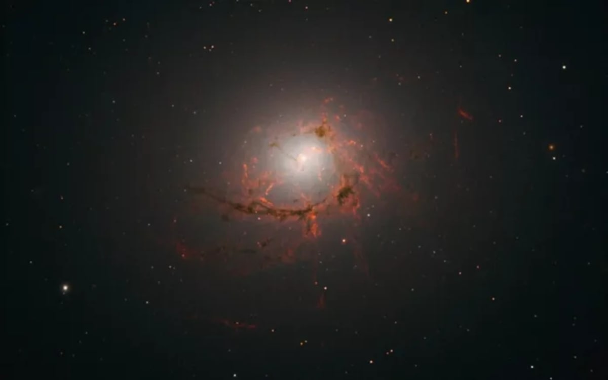 Webb Telescope Solves Black Hole Feeding Mystery - Image 2