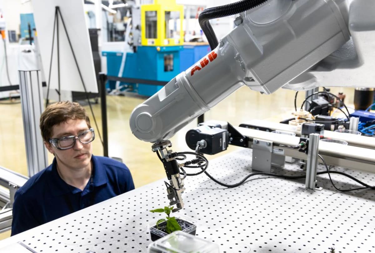 Robot Scientists Speed Up Crop Engineering 100-Fold