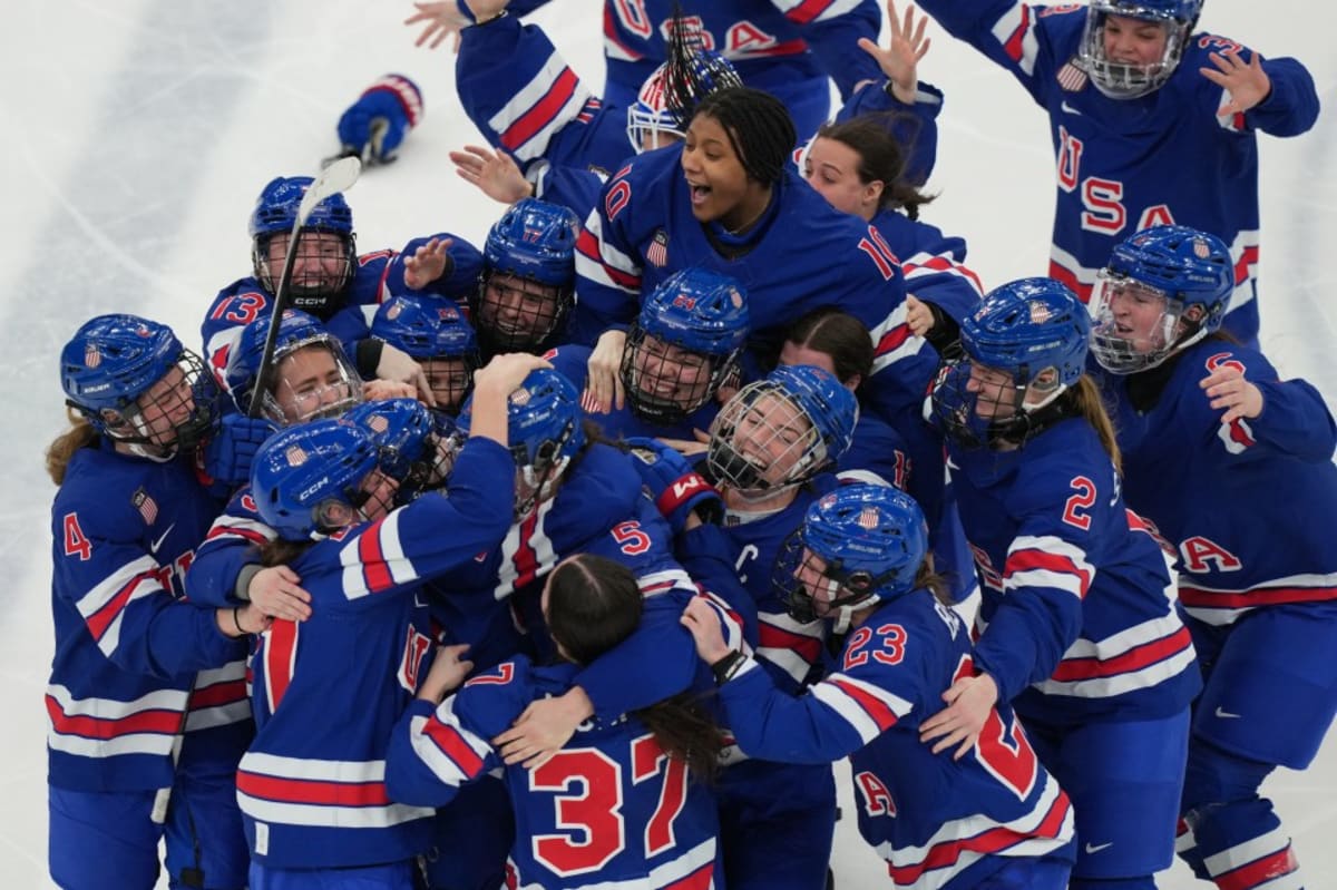 US Hockey Teams Win Historic Double Gold in Milan Olympics - Image 3