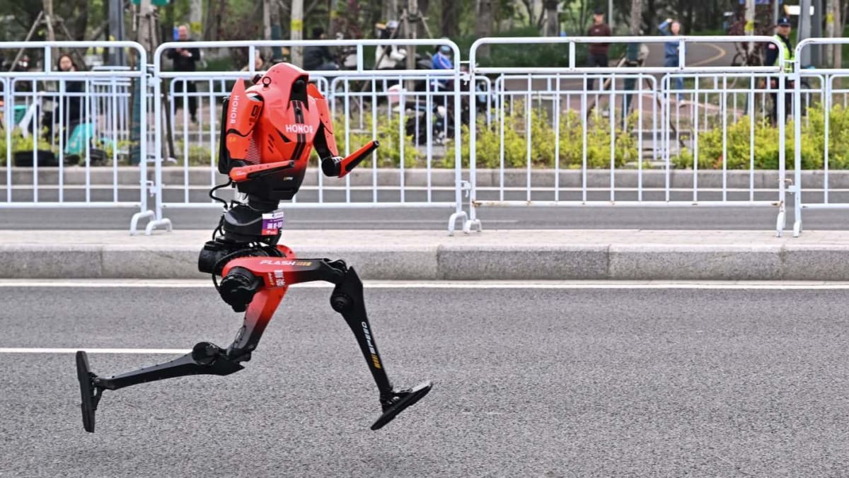 Chinese Robot Smashes Half-Marathon Record in 50 Minutes - Image 2
