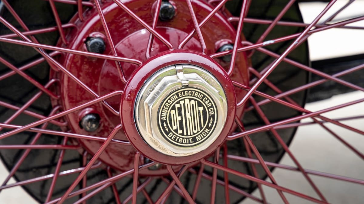 1918 Detroit Electric Runs Again With Modern Batteries - Image 3