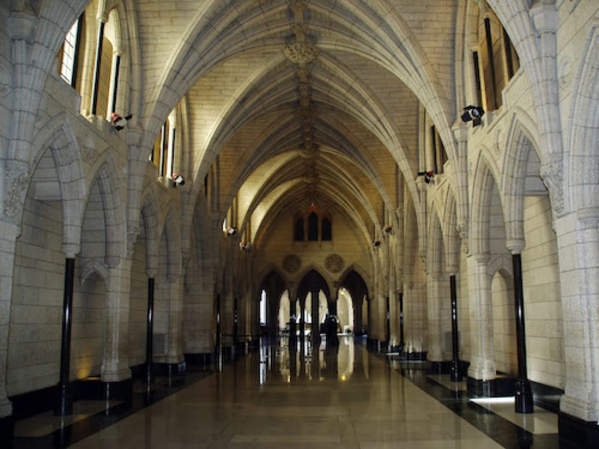 Canada Launches $25B Clean Energy Fund Amid Fossil Fuel Shift - Image 3