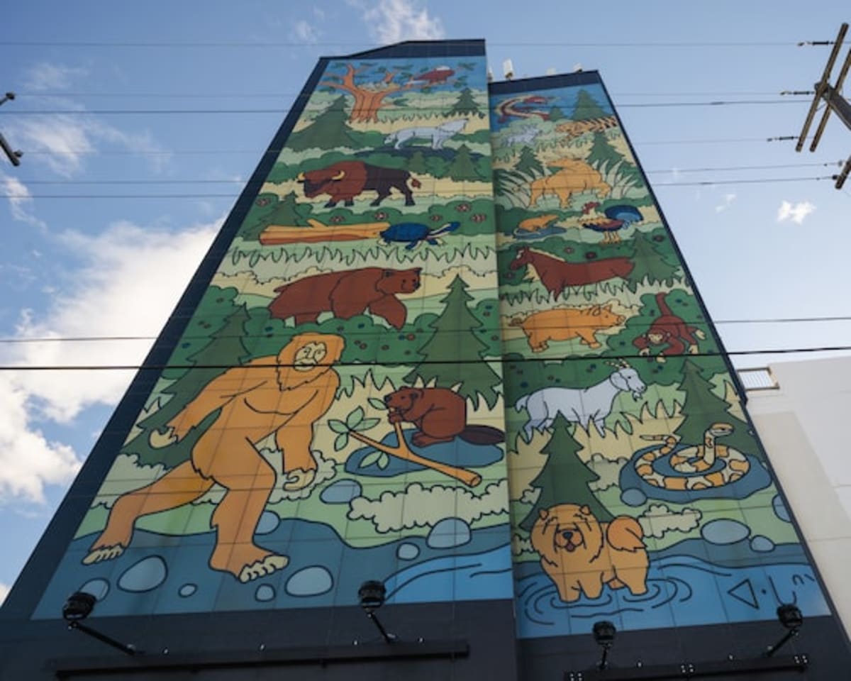Edmonton Tower Wins Record for Largest Solar Panel Art - Image 2