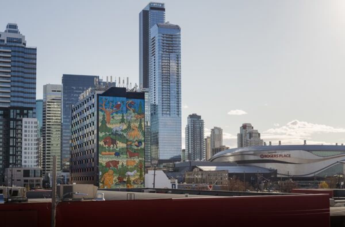 Edmonton Tower Wins Record for Largest Solar Panel Art - Image 4