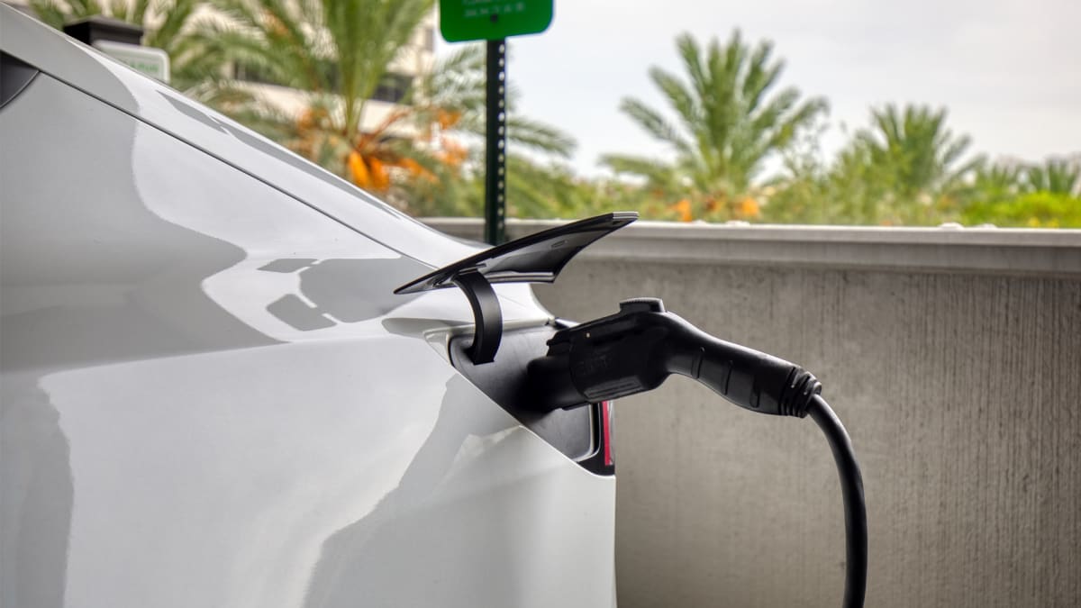 Florida Hits 500K EVs Sold Despite Charging Gaps