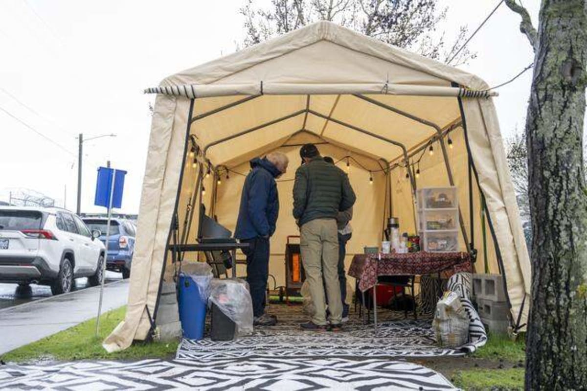 Tacoma Volunteers Welcome 1,500+ Freed Immigrants Each Year - Image 2