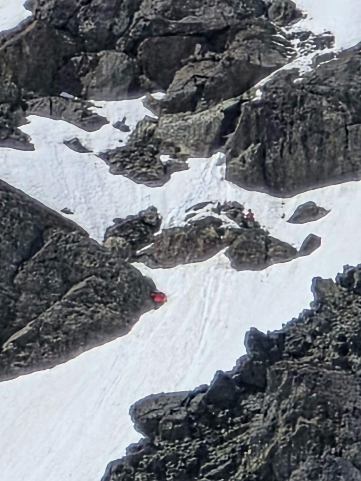 Climbers Rescued After 240-Foot Fall on Olympic Peak - Image 4