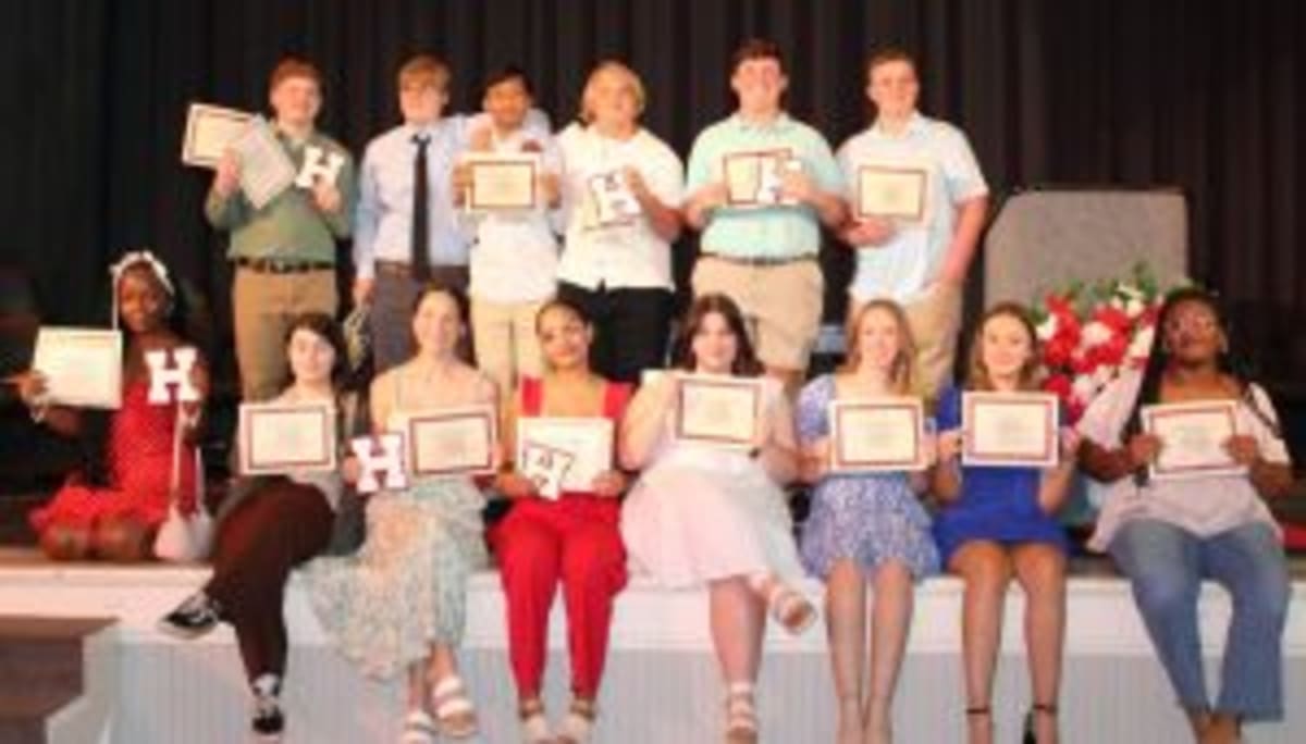 Alabama High School Honors 100 Students for Excellence - Image 3