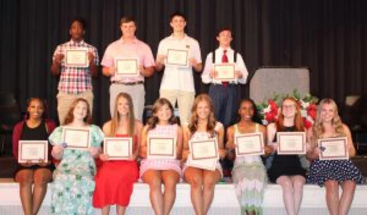 Alabama High School Honors 100 Students for Excellence - Image 5