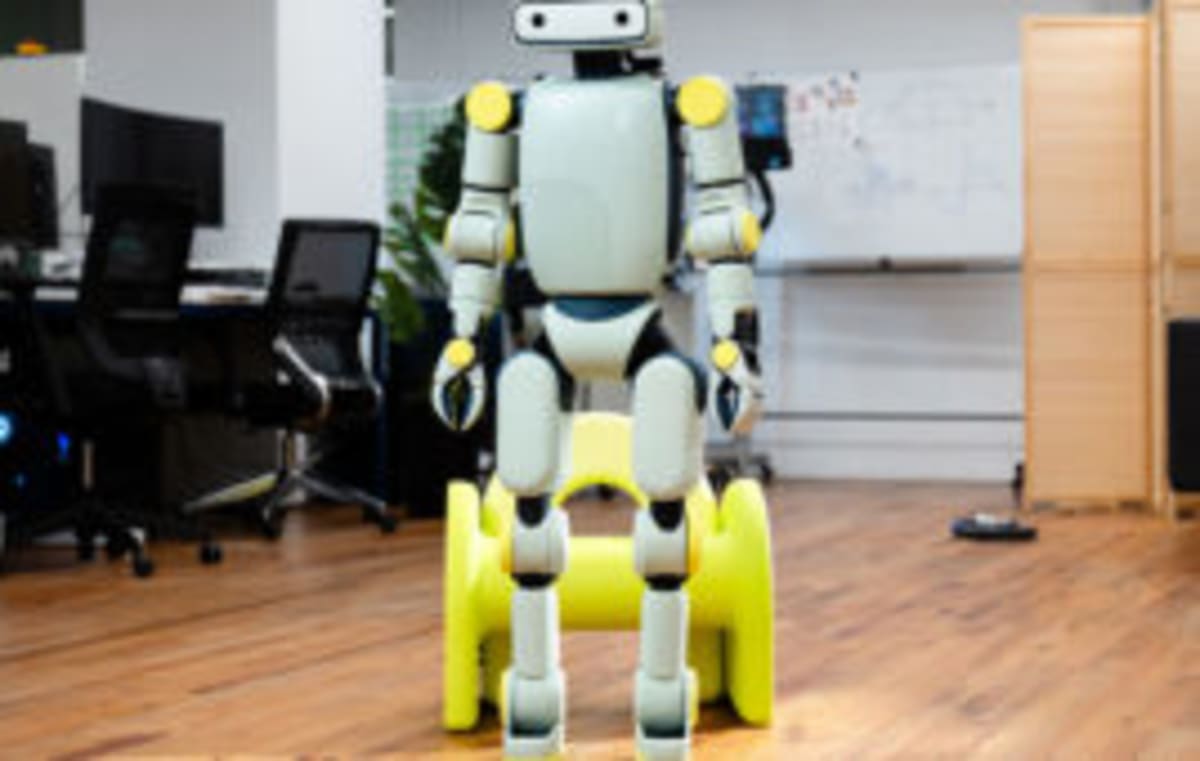 Robot Concierge Now Greeting Travelers at San Jose Airport - Image 5