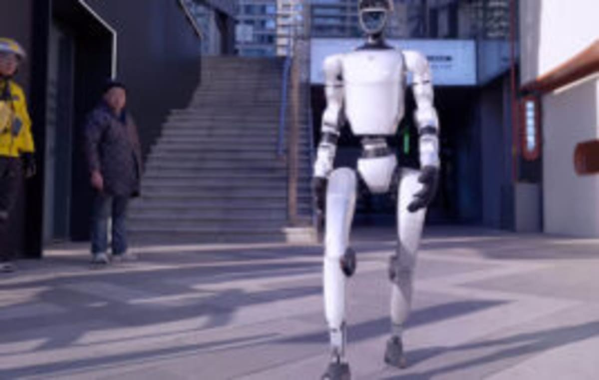 Robot Concierge Now Greeting Travelers at San Jose Airport - Image 4
