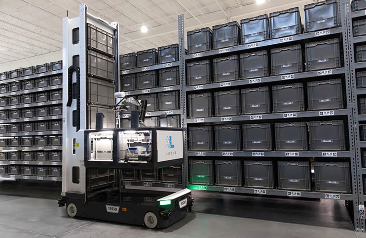 Robots Now Pick Warehouse Orders Without Any Human Help