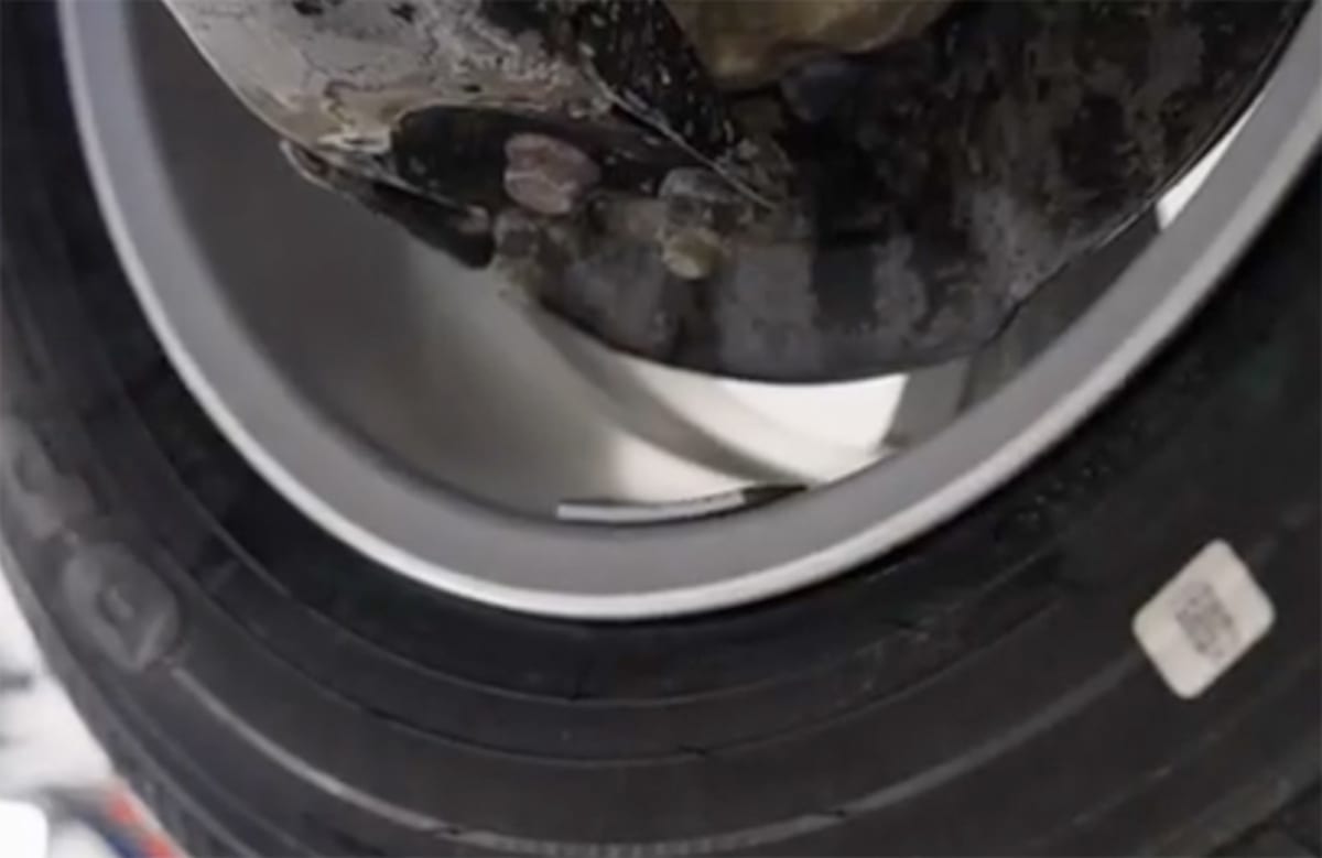 Robot Changes Tires in 30 Minutes, Eases Worker Shortage - Image 3