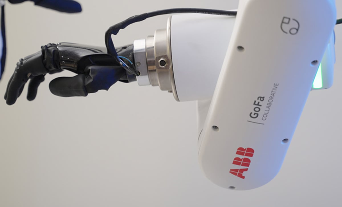 Prosthetic Hand Teaches Robots the Human Touch - Image 3
