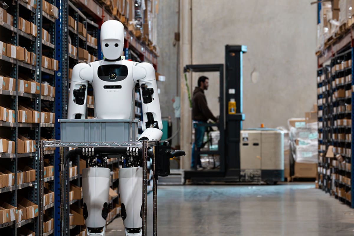 Austin's Apollo 2 Robot Learns Jobs Alongside Human Workers - Image 2