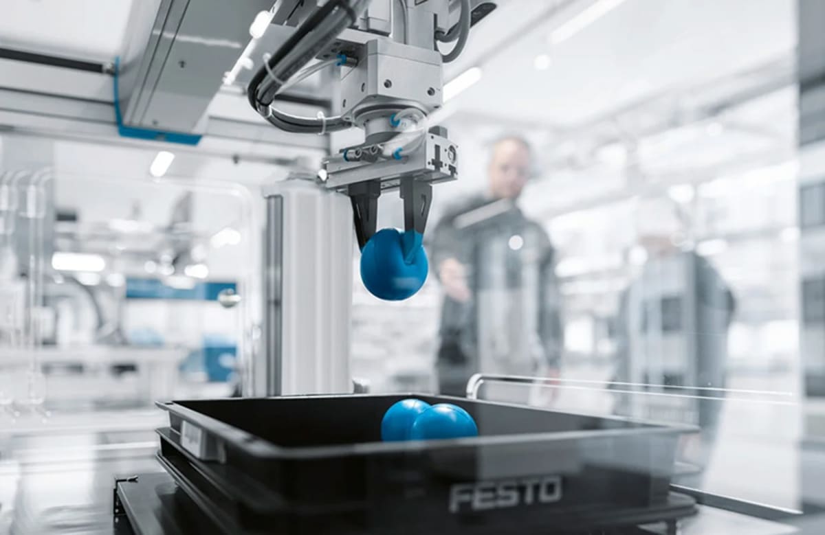 New Robot Gripper Learns to Handle Anything Without Training - Image 2