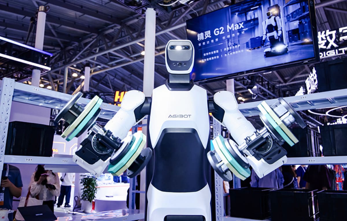 Shanghai Company Deploys 15,000 Robots for Real-World Jobs - Image 3