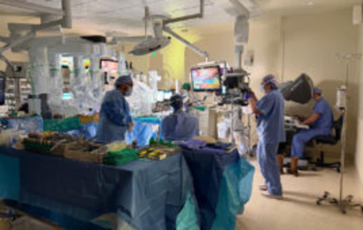 Medtronic Invests $700M in Surgical Robotics Partnership - Image 3