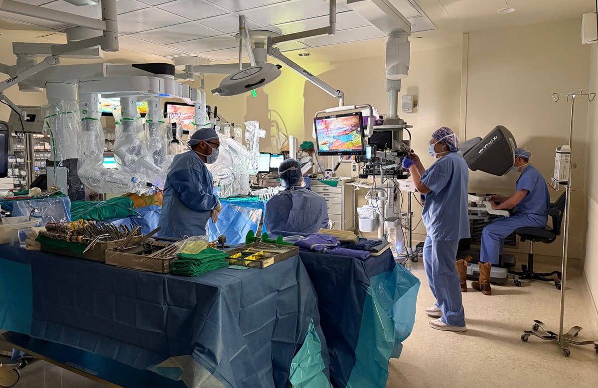 Surgical team at El Camino Health prepares da Vinci robotic system for cardiac bypass procedure