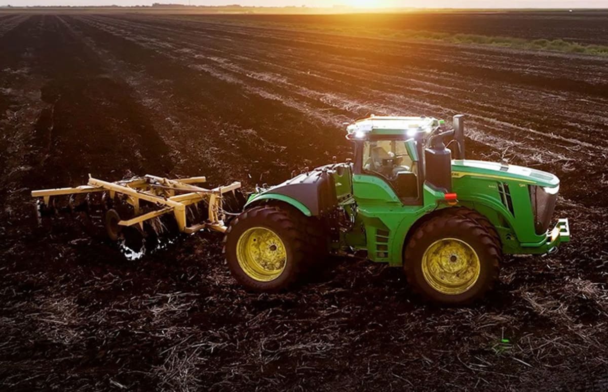 Robot Tractors Now Farming 255,000 Acres in Florida